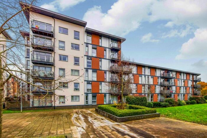 2 Bedroom Ground Flat To Rent In Commonwealth Drive, Crawley, RH10