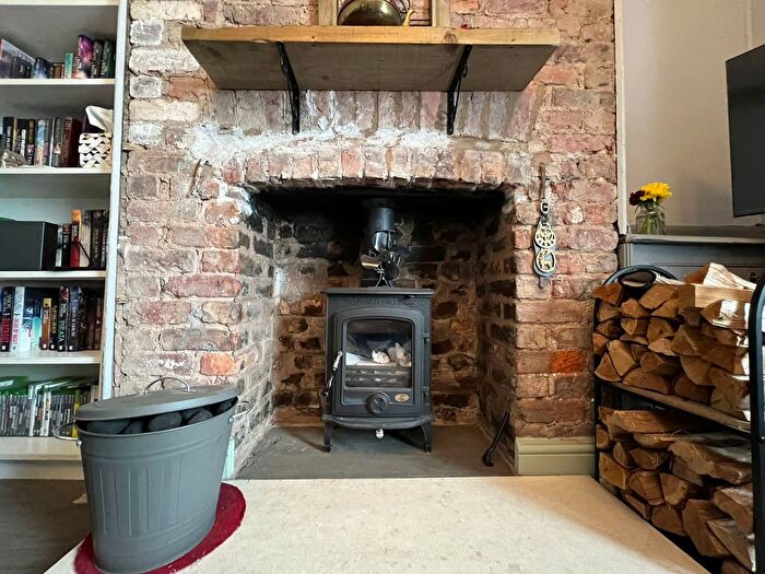 2 Bedroom Terraced House For Sale In Stockport Road, Hyde, SK14