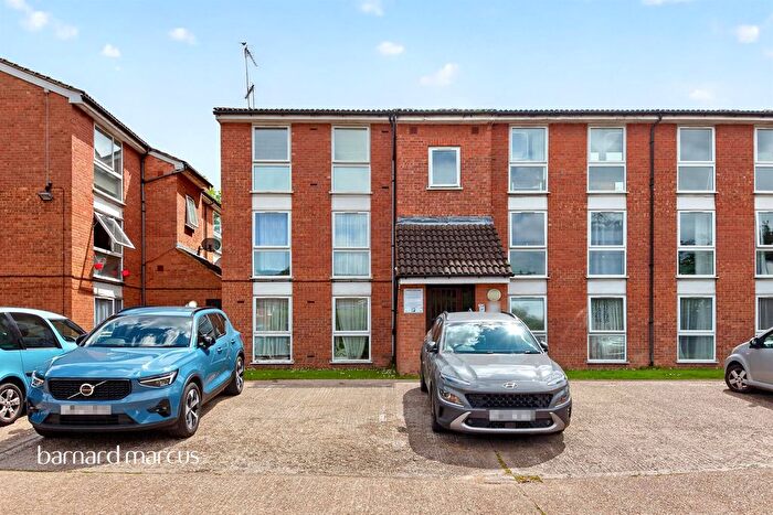 1 Bedroom Flat For Sale In Poplar Grove, London, N11