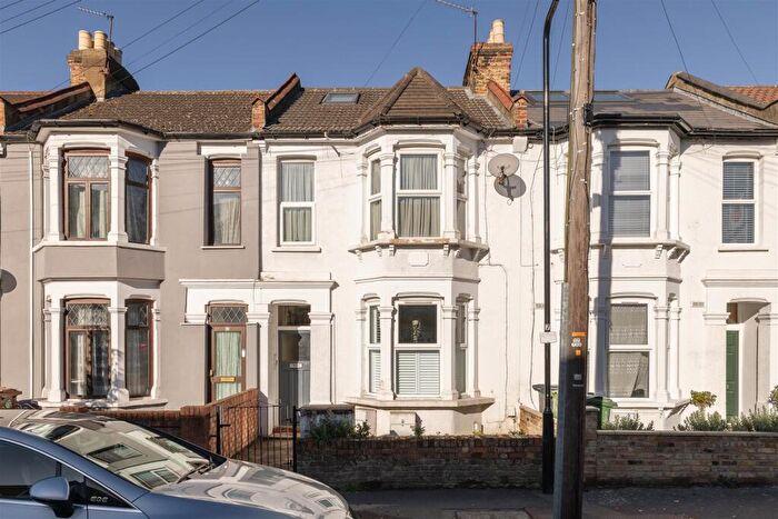 2 Bedroom Flat For Sale In Claude Road, Leyton, E10