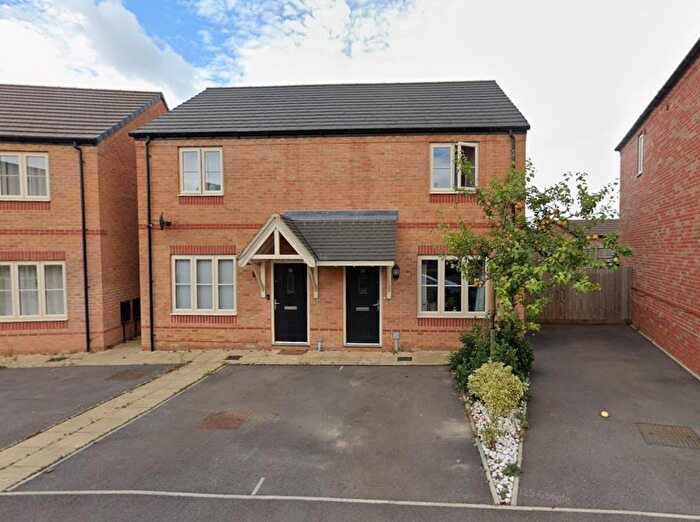 2 Bedroom Semi Detached House For Sale In Banbury, Oxfordshire, OX16