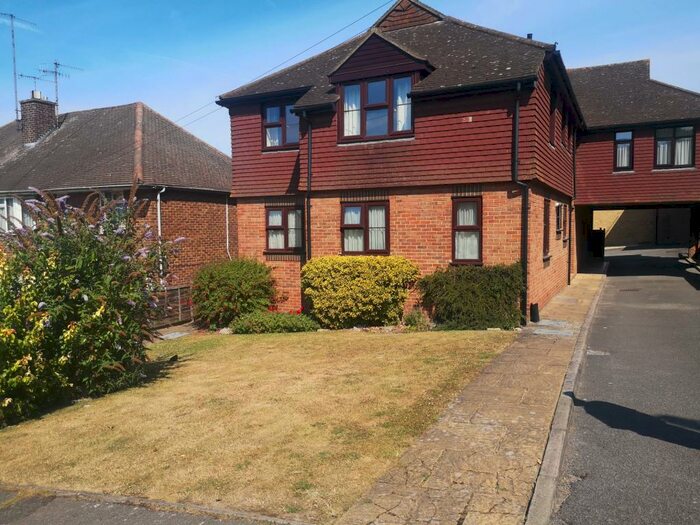 2 Bedroom Apartment To Rent In Five Bell Lane, Rochester, ME1