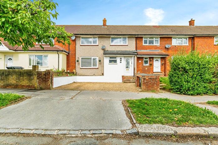 3 Bedroom Terraced House For Sale In Mickleham Way, Croydon, Surrey, CR0