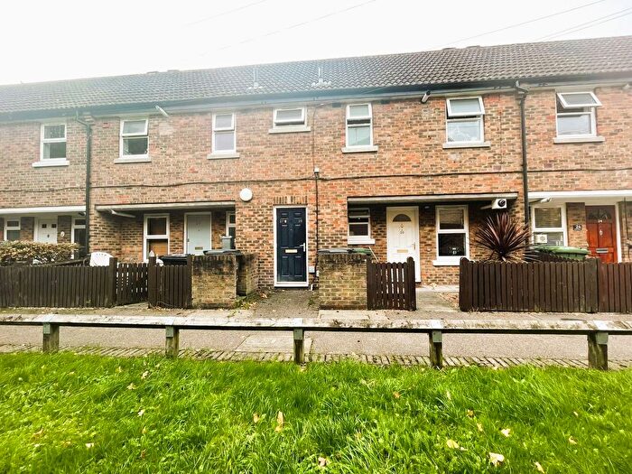 1 Bedroom Flat To Rent In Lions Close, London, SE9