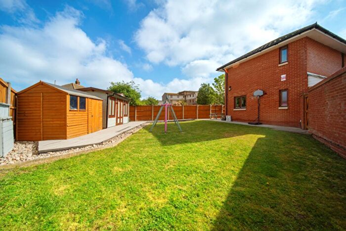 3 Bedroom End Of Terrace House For Sale In Hudson Close, Gravesend, Kent, DA12