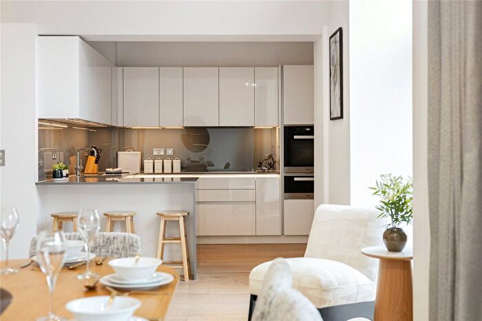 4 Bedroom Maisonette For Sale In Central Avenue, Fulham, London, SW6