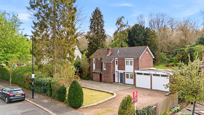 4 Bedroom Detached House For Sale In Purley Oaks Road, South Croydon, CR2