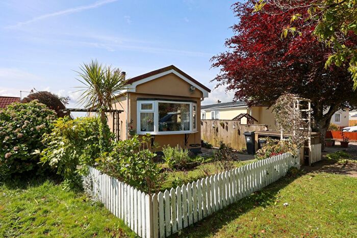2 Bedroom Mobile/park Home For Sale In Glenleigh Park, Sticker, St Austell, PL26