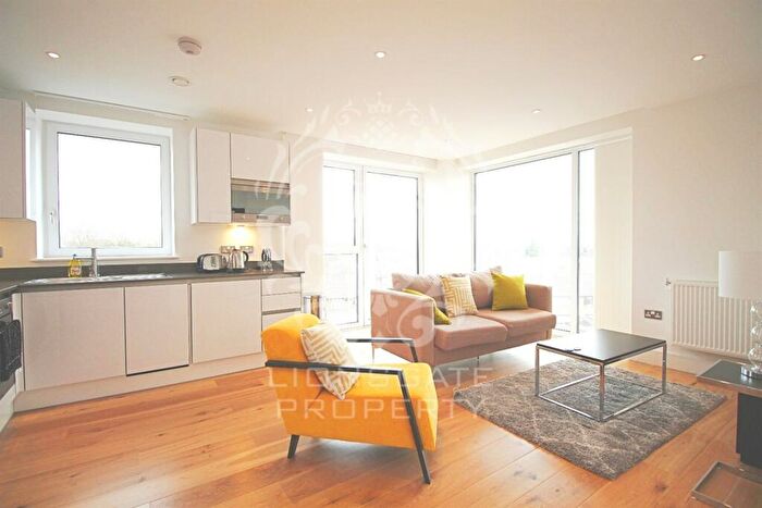 2 Bedroom Apartment To Rent In Hoy Street, Canning Town, E16