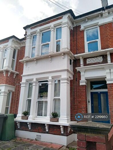2 Bedroom Flat To Rent In Walthamstow, London, E17