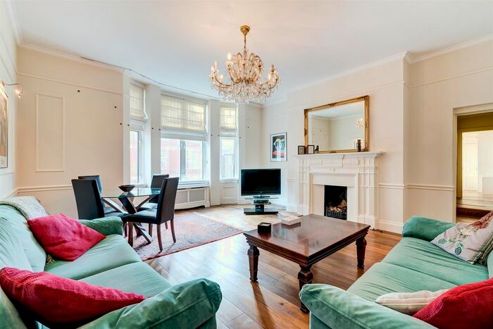 2 Bedroom Flat To Rent In Bickenhall Street, Marylebone, London, W1U