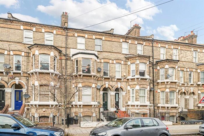 2 Bedroom Flat To Rent In Cologne Road, London, SW11