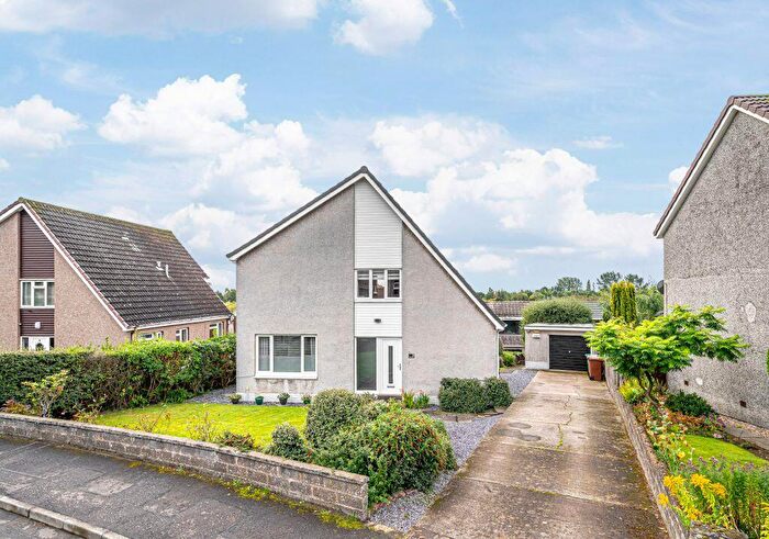3 Bedroom Detached House For Sale In Woodlands Drive, Crossford, KY12