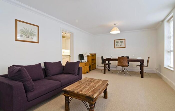 2 Bedroom Apartment To Rent In Avenue Road, St Johns Wood, London, NW8