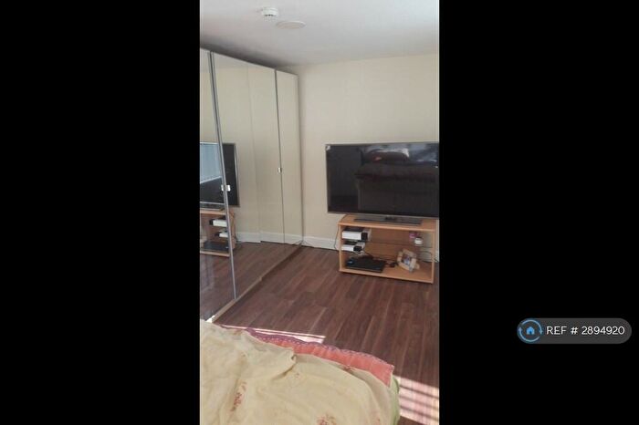 2 Bedroom Flat To Rent In Bedford Street Roath Furnished, Cardiff, CF24