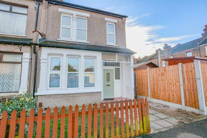 3 Bedroom End Of Terrace House To Rent In Glenmore Street, Southend-On-Sea, SS2