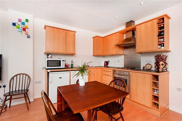 2 Bedroom Flat To Rent In Cottrill Gardens, Dalston, London, E8