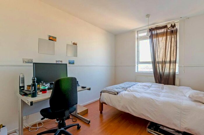 2 Bedroom Flat For Sale In Gascoigne Place, London, E2