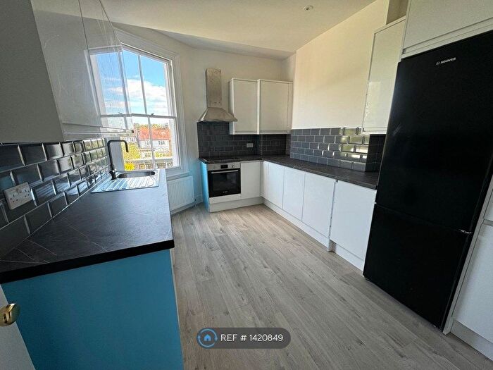 2 Bedroom Maisonette To Rent In Elmwood Avenue, London Hg, N13