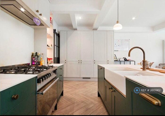 2 Bedroom Flat To Rent In Fieldhouse Road, London, SW12