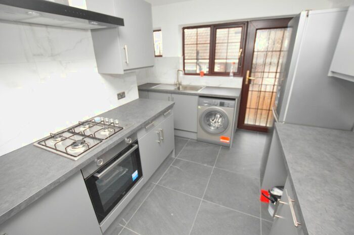 3 Bedroom Detached Bungalow To Rent In Coulsdon Road, Old Coulsdon, Coulsdon, CR5