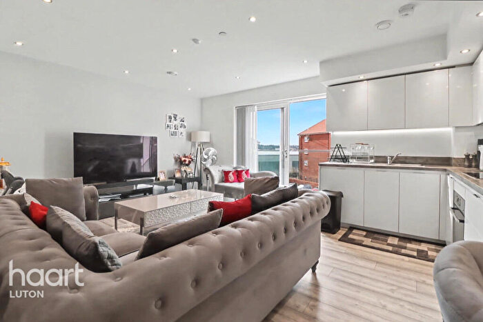 1 Bedroom Flat For Sale In Stirling Drive, Luton, LU2