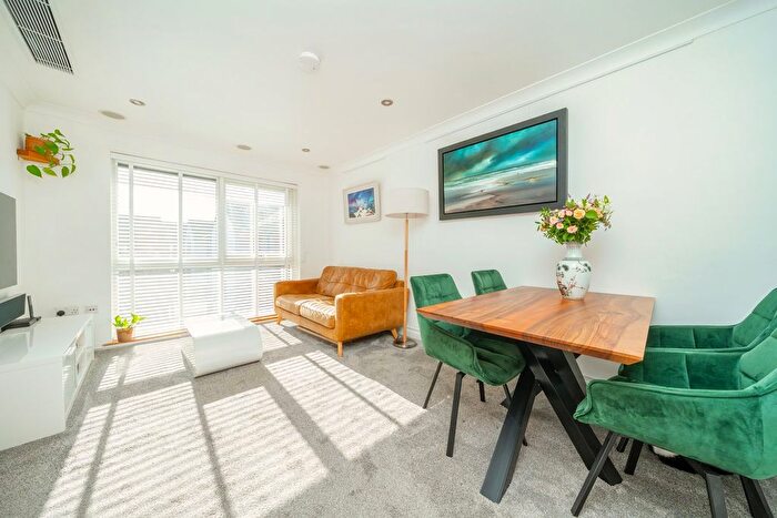 2 Bedroom Flat For Sale In Laleham Road, Shepperton, TW17