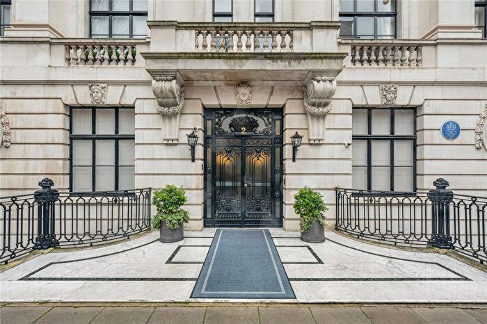 2 Bedroom Flat For Sale In Mansfield Street, London, W1G