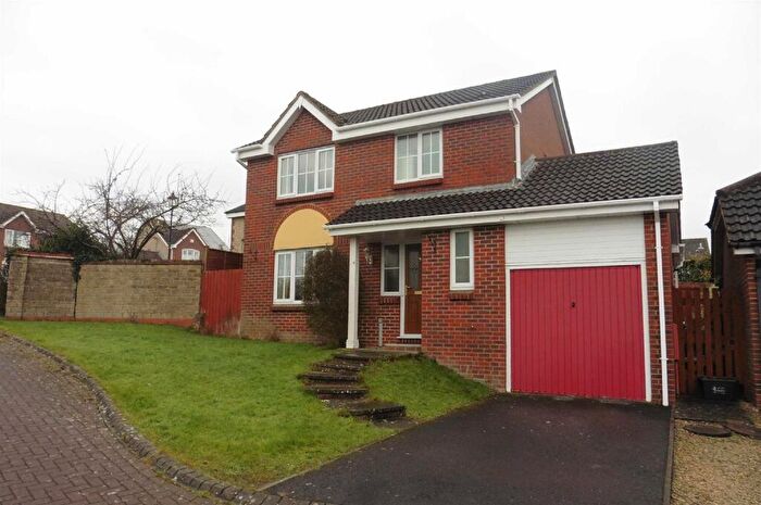 3 Bedroom Detached House To Rent In Garth Close, Chippenham, SN14