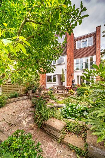 5 Bedroom End Of Terrace House For Sale In Samantha Close, Walthamstow, London, E17