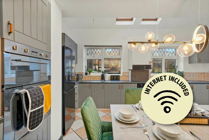 5 Bedroom House To Rent In Syston Way, Bristol, BS15