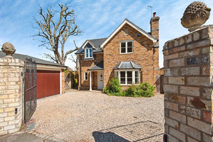 3 Bedroom Detached House For Sale In The Green, Royston, SG8