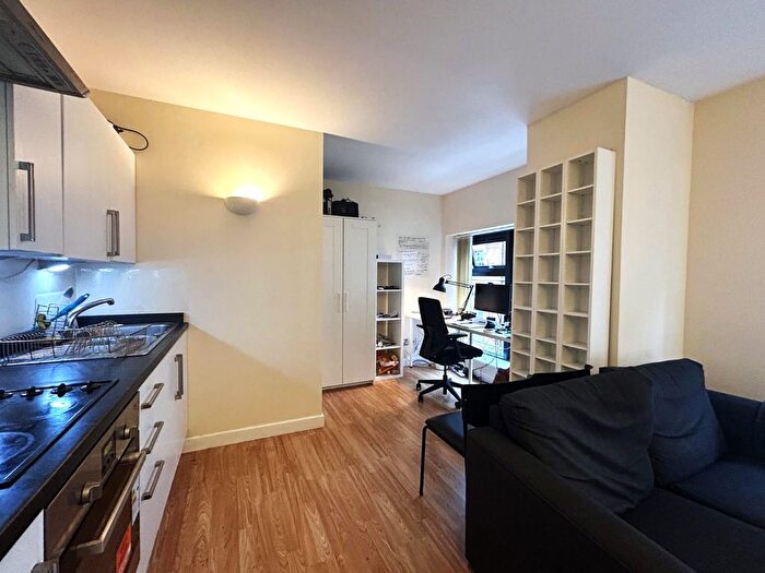Studio To Rent In Britannia House, York Place, Leeds, LS1