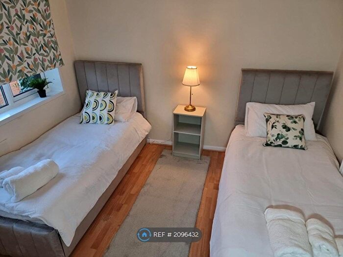 2 Bedroom Maisonette To Rent In Harlington, Harlington, UB3