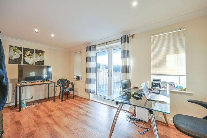2 Bedroom Flat For Sale In Blacksmiths Court, Green Lanes, London, Palmers Green, London, N13