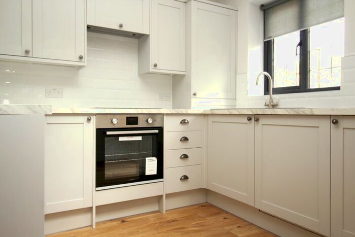 1 Bedroom Detached House To Rent In Vernon Avenue, Raynes Park, London, SW20