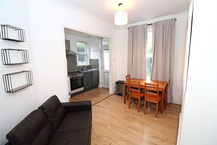 3 Bedroom Flat To Rent In Doverfield Road, London, SW2