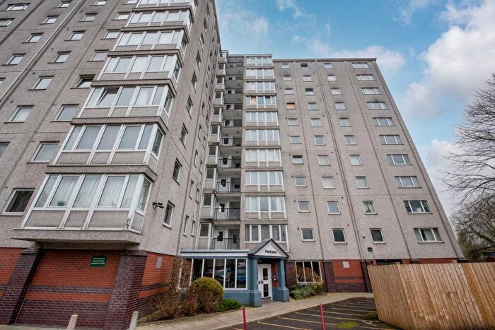 2 Bedroom Flat To Rent In Peninsula Building, Kersal Way, M7