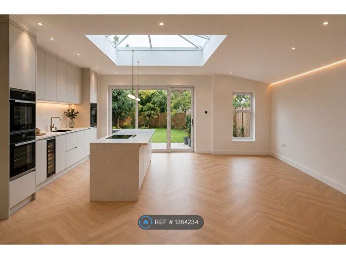 4 Bedroom Semi Detached House To Rent In Queens Road, New Malden, KT3