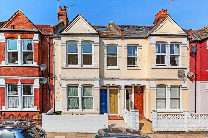 2 Bedroom Flat To Rent In Bickley Street, Tooting, London, SW17