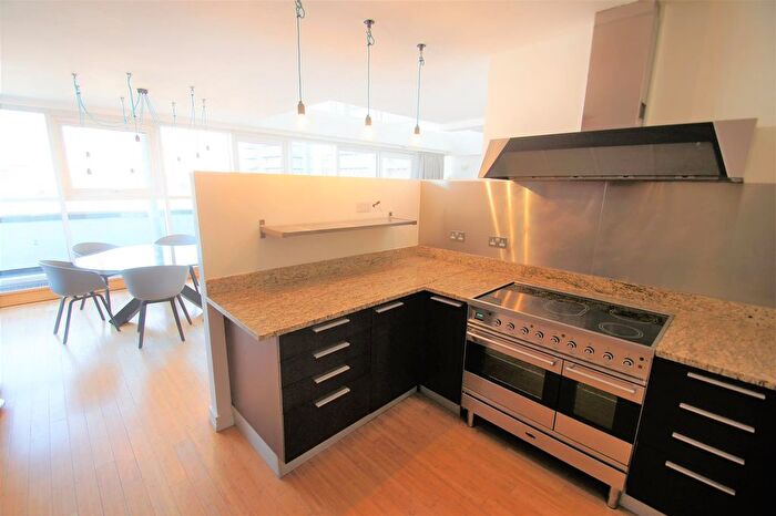 3 Bedroom Flat To Rent In St. Marys Parsonage, Manchester, M3