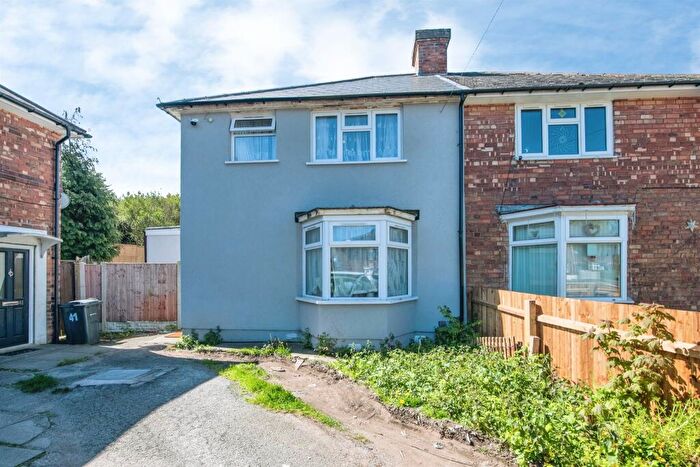 4 Bedroom End Of Terrace House For Sale In Halsbury Grove, Birmingham, B44