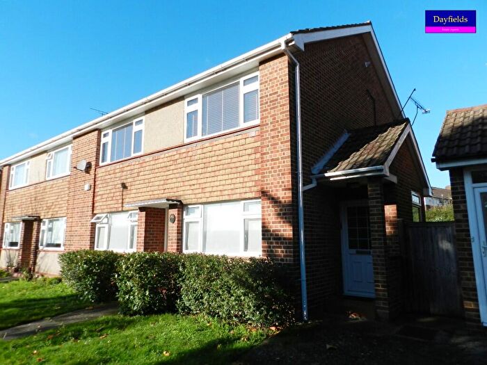 2 Bedroom Maisonette To Rent In The Vineries, London, N14