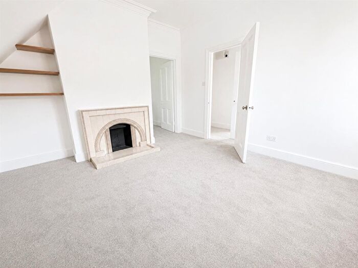 1 Bedroom Flat To Rent In Crawley Ridge, Camberley, GU15