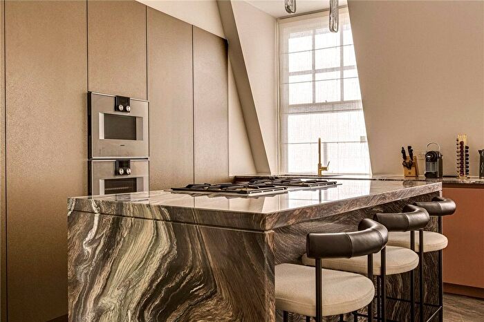 3 Bedroom Flat To Rent In South Street, London, W1K