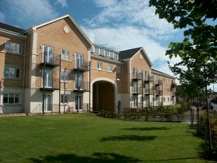2 Bedroom Flat To Rent In The Dell, Southampton, Hampshire, SO15