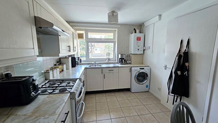 3 Bedroom Maisonette To Rent In Whitton Walk, London, E3
