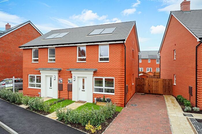 3 Bedroom Semi-Detached House For Sale In Limehouse Road, Broughton, Aylesbury, HP22