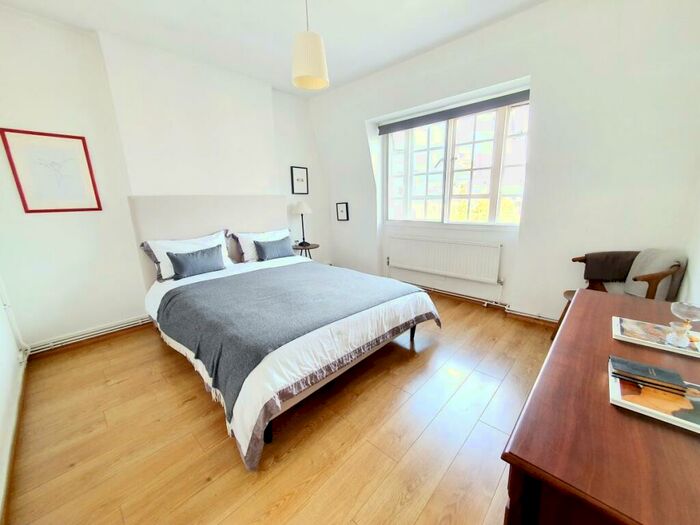3 Bedroom Flat To Rent In Upper Street, Islington, N1