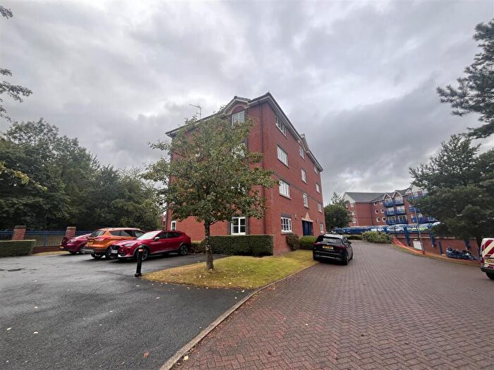 2 Bedroom Flat For Sale In Mountbatten Close, Ashton-On-Ribble, Preston, PR2